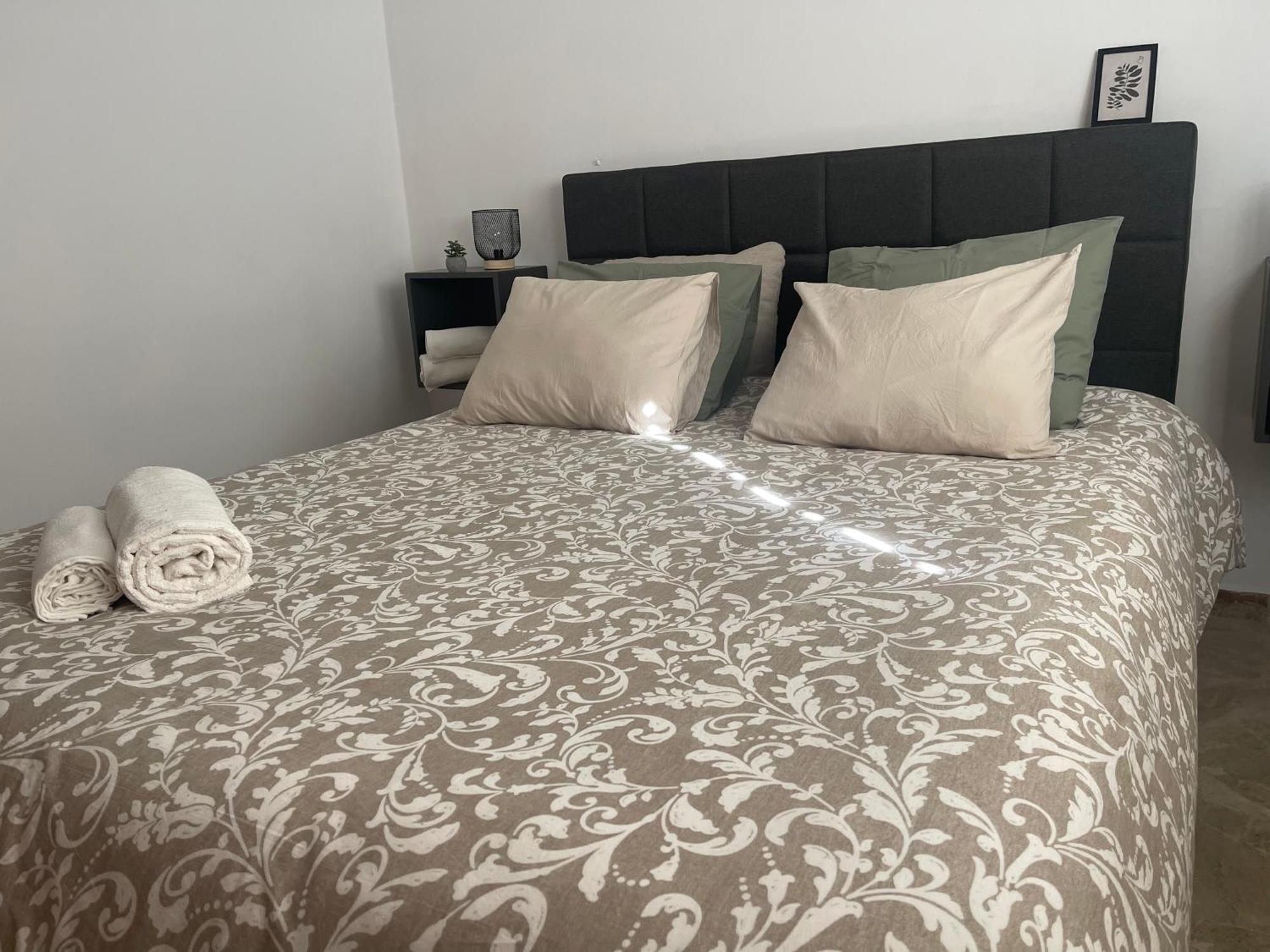 Отель Astral-Habitacion Doble Privada En Casa Compartida-Uebica2 Майрена-дель-Альхарафе Экстерьер фото